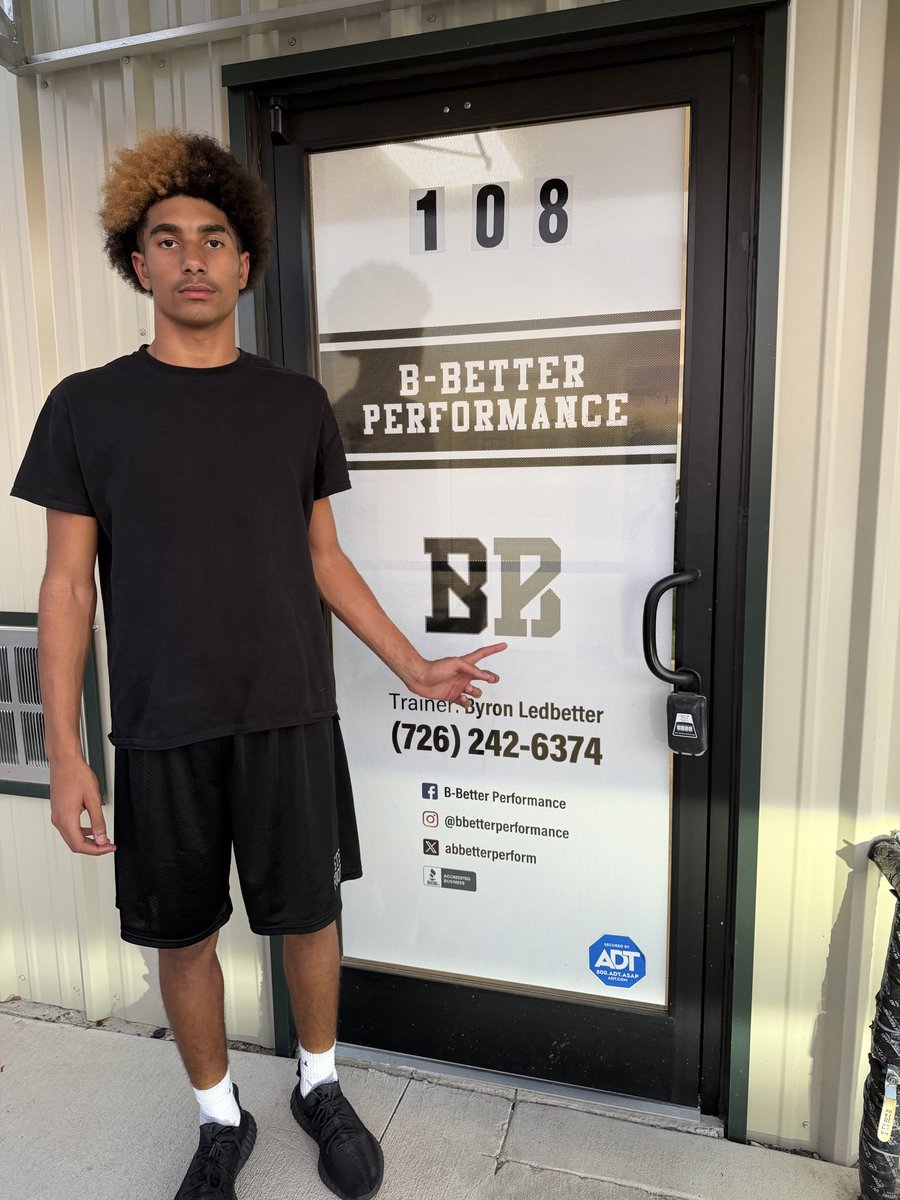 Isaiah_Barker30's tweet photo. Great first session and excited to train with Coach Byron at @BBetterPerformance! Locked in and ready to take my game to the next level. The work doesn’t stop!

c/o 2030 DB

#EarnedNotGiven https://t.co/7XzD5W9hh8