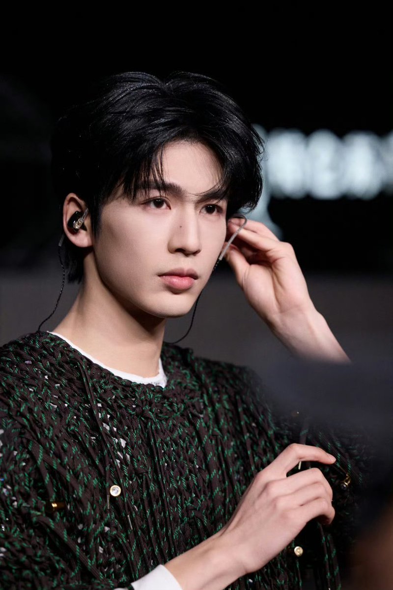 BwsDestined's tweet photo. Such a pretty man... 
#zhanglinghe https://t.co/BQcbmNsp5A