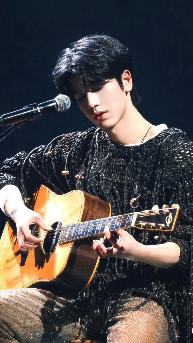 BwsDestined's tweet photo. Such a pretty man... 
#zhanglinghe https://t.co/BQcbmNsp5A