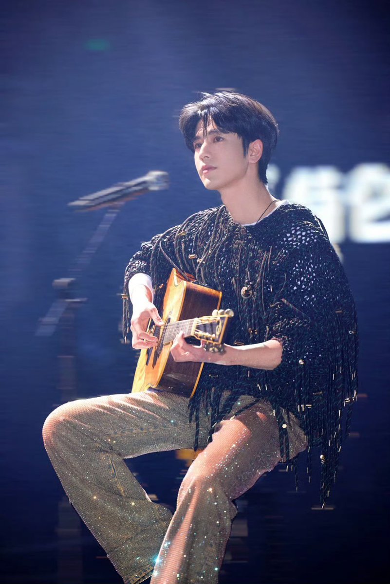 BwsDestined's tweet photo. Such a pretty man... 
#zhanglinghe https://t.co/BQcbmNsp5A