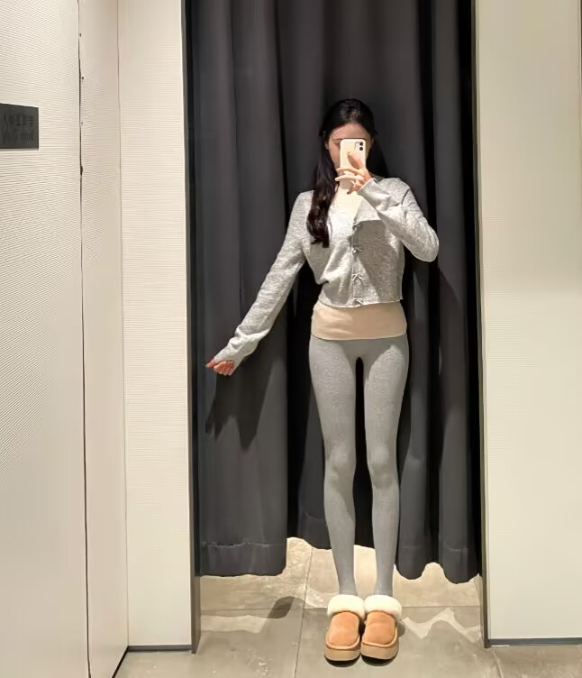 TomCooze8's tweet photo. 本人05年女，陕西安康，165/49，蹲个炮友搭子，必须能接受艾滋试纸检测 #同城约 # #陕西 #安康 #约炮 https://t.co/tJrmgjRerg