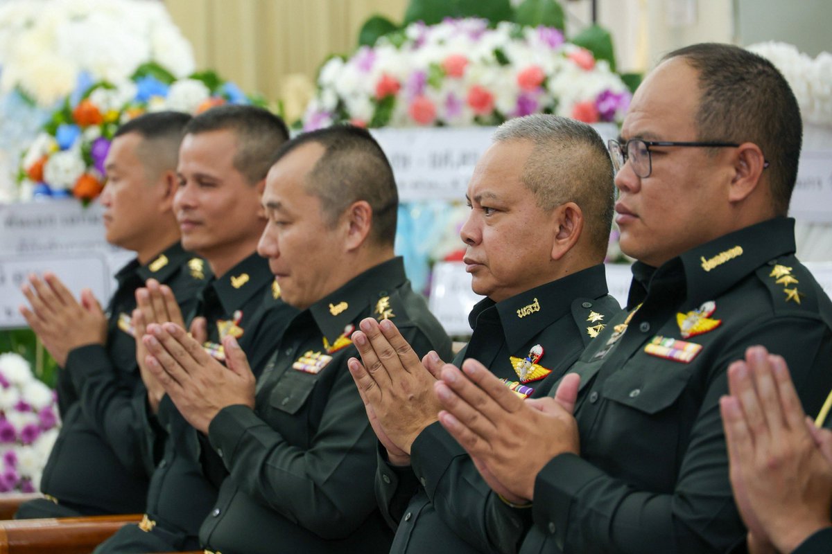 engineer_div's tweet photo. วันที่ 19 ต.ค. 69 พลตรี เฉลิมพล นุตรักษ์ ผบ.พล.ช. เป็นประธานในพิธีสวดพระอภิธรรม จ่าสิบเอก วิชาญ พลายบุญ สังกัด ร้อย.ช.ก่อสร้างที่ 1 ช.11 พัน.111 โดยมี ผบ.ช.11 และ ผบ.ช.11 พัน.111 ร่วมพิธี ณ วัดงิ้วราย ต.งิ้วราย อ.นครชัยศรี จ.นครปฐม https://t.co/IoXAlzM2Pm