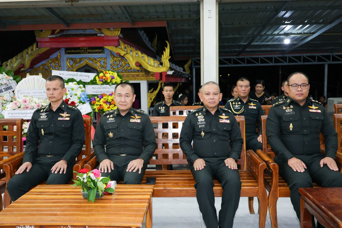 engineer_div's tweet photo. วันที่ 19 ต.ค. 69 พลตรี เฉลิมพล นุตรักษ์ ผบ.พล.ช. เป็นประธานในพิธีสวดพระอภิธรรม จ่าสิบเอก วิชาญ พลายบุญ สังกัด ร้อย.ช.ก่อสร้างที่ 1 ช.11 พัน.111 โดยมี ผบ.ช.11 และ ผบ.ช.11 พัน.111 ร่วมพิธี ณ วัดงิ้วราย ต.งิ้วราย อ.นครชัยศรี จ.นครปฐม https://t.co/IoXAlzM2Pm