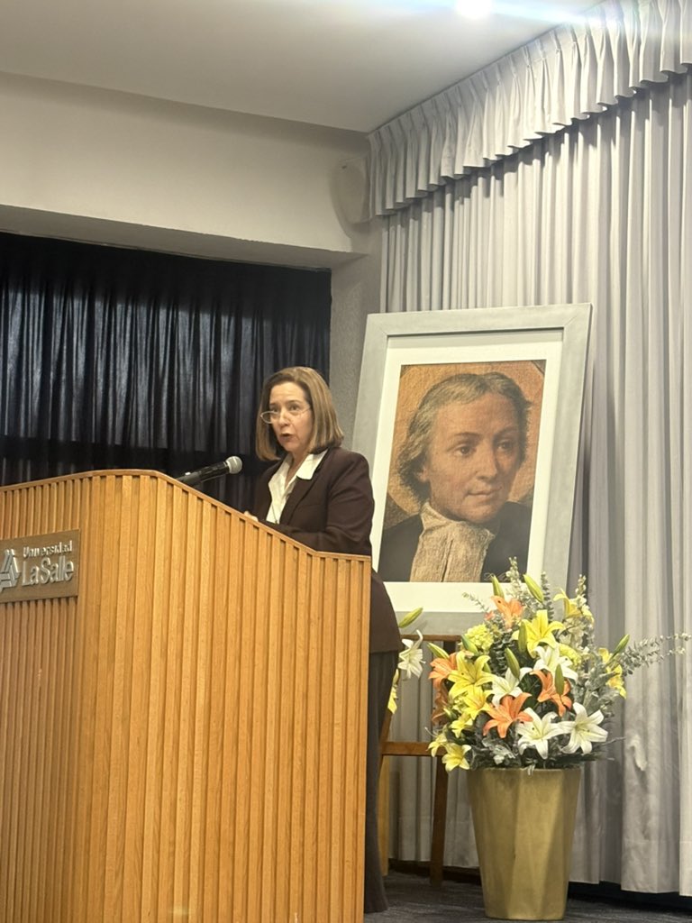 Mzavalagc's tweet photo. Estuvimos con el investigador Paolo Valvo en la conferencia “La cristiada. Fe, guerra y diplomacia en México.” 
Gracias a la @LaSalle_MX y a @SolMaqueo por la organización y la invitación https://t.co/Zs6O7ojK8j