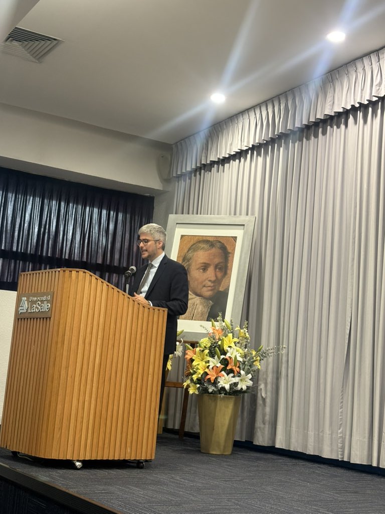 Mzavalagc's tweet photo. Estuvimos con el investigador Paolo Valvo en la conferencia “La cristiada. Fe, guerra y diplomacia en México.” 
Gracias a la @LaSalle_MX y a @SolMaqueo por la organización y la invitación https://t.co/Zs6O7ojK8j