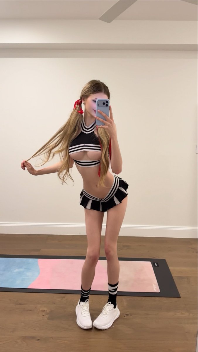 MilaSobolove's tweet photo. Anyone in need of a cheerleader? 😚 https://t.co/GDaY0vArBr