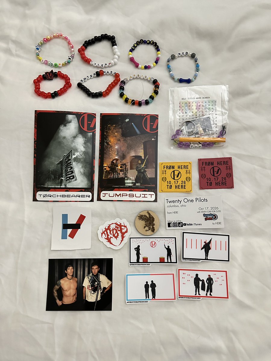 ChrisxClancy's tweet photo. @SilveredAshes @drpepperjoshler Awe man! I had nothing to trade at the park but I got a good handful of freebies from the hour or so I was there https://t.co/B94Z0qwe5K