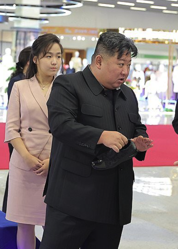 Polymarket's tweet photo. JUST IN: North Korean media shuts down rumors of Kim Jong Un's death, releasing new images proving the Supreme Leader is healthy &amp; fit. https://t.co/Ye2DXBXG2v