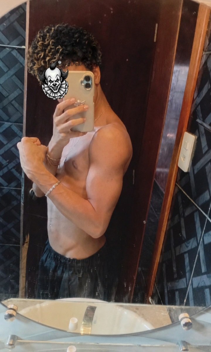 eomlohan's tweet photo. lohan fora do twt parte 2 https://t.co/r4YzkyNxKo