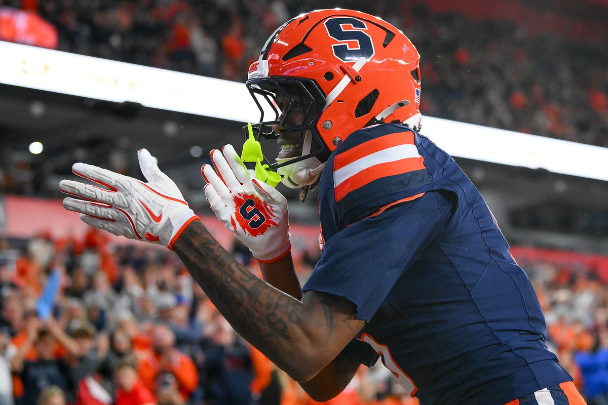 Firstteamphoto's tweet photo. My full gallery of images for @imagnimages from the @LouisvilleFB vs @CuseFootball game played on 10/17 at the #JMA 

📷: https://t.co/12KmqiKzth https://t.co/sVSalXMLiE