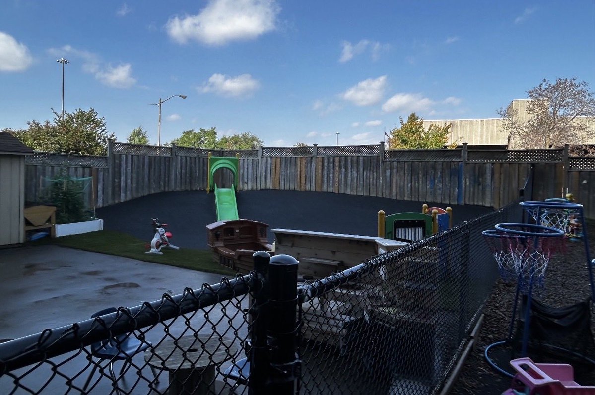 JeanYip3's tweet photo. 🧸🌿 Growing curious minds starts with the right space to explore!

I toured @petiteluminaries and I saw how their thoughtfully designed play spaces and green spaces encourage children to discover nature, build social skills and learn through hands-on experiences. Good to talk about daycare issues with the owners. 

🇨🇦 Through the Canada Summer Jobs program, the federal government supported summer jobs at Petite Luminaries Childcare, helping young workers gain valuable experience in the childcare sector. Saw how federal funding contributed to the playscape. 

Loved the little cherry tomato garden! 🪴 

#ScarboroughAgincourt #NorthYork
