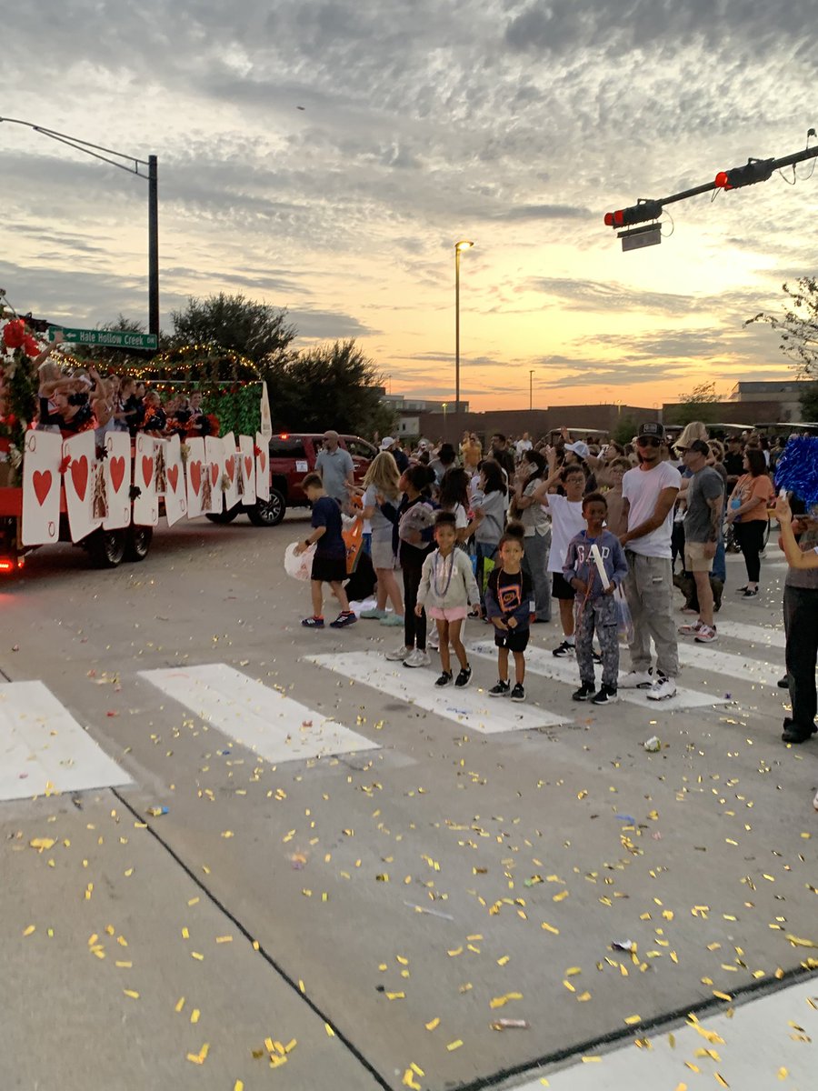 fbcoachmadison's tweet photo. Homecoming week and parade in Bridgeland is the absolute best!! https://t.co/eNY6QFgCGL