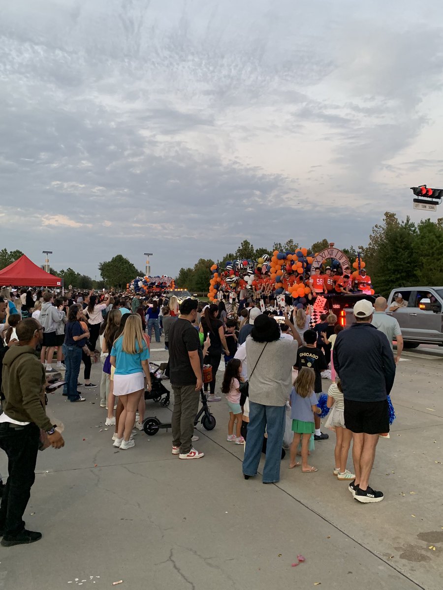 fbcoachmadison's tweet photo. Homecoming week and parade in Bridgeland is the absolute best!! https://t.co/eNY6QFgCGL