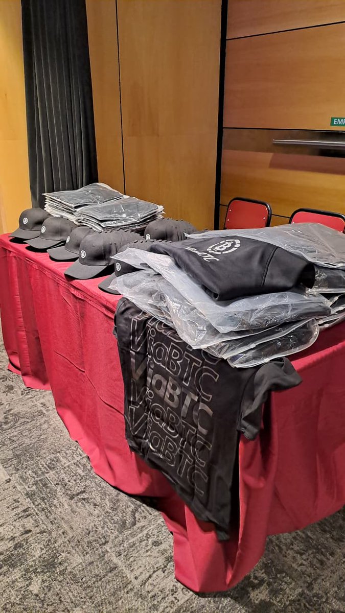 ViaBTC_Spanish's tweet photo. Así fue nuestra jornada ayer en la @UADEoficial .

Una mañana llena de aprendizaje sobre Bitcoin y su tecnología, de mano de la @BitcoinAR con nuestro apoyo. 

¡Ya quedan pocas jornadas de Bitcoin en las universidades para este año! ¡No te la pierdas. https://t.co/KqgDNB306t