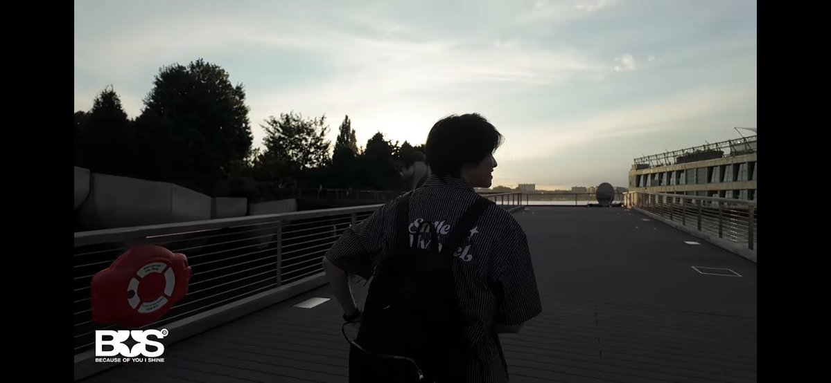 Beww2011's tweet photo. เพื่อนชีถือกระเป๋าให้ด้วย🫠🫠

#AAashirakorn https://t.co/awtv7lt2Wc