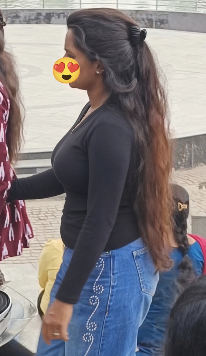 calminsaan23's tweet photo. Sema mood aagiruchu ivala pathu 🍌🤤 
Epdi vachiruka um soothu um ufffff 🫦👅 https://t.co/irRnGN1EiX