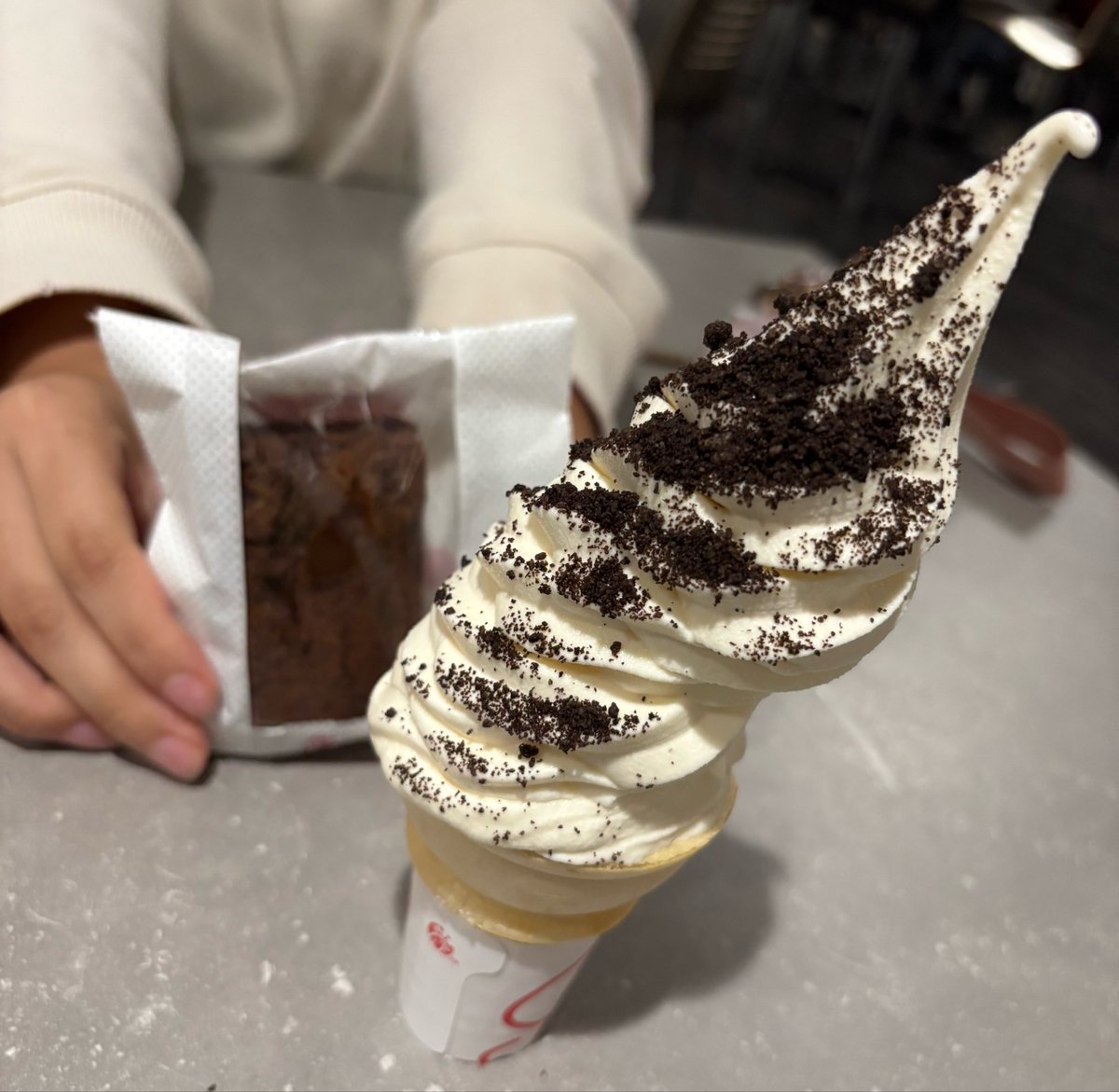 lilychubin's tweet photo. @nani_g823 It was ice cream with cookie crumbles on top too and it was so good but genuinely I want to throw up now :(( https://t.co/XTcHcdI7ij