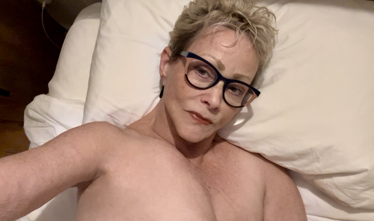 SusanDebraLuv's tweet photo. Hmmm. It's getting to be "pillow talk" time. 🫦🔥😘

(Free trial at my profile has room for just 10 more subscribers.) https://t.co/JB4rHWX955