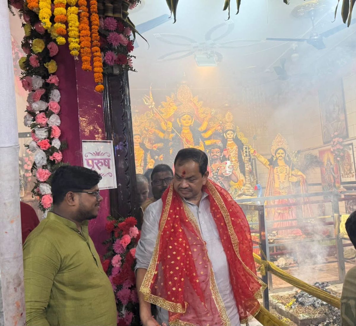 KumarBulo's tweet photo. गोपालपुर विधानसभा क्षेत्र अंतर्गत गोपालपुर के #नवगछिया_बाजार स्थित￼￼ माँ दुर्गा की विधिवत पूजा-अर्चना कर समस्त क्षेत्रवासियों एवं बिहारवासियों के सुख, शांति, समृद्धि, उत्तम स्वास्थ्य एवं खुशहाल जीवन की कामना की।

माँ जगदम्बे की असीम कृपा और आशीर्वाद हम सभी पर सदैव बना रहे तथा हमारा बिहार विकास, शांति एवं समृद्धि के पथ पर निरंतर आगे बढ़ता रहे।

जय माता दी।🙏
#ShaileshKumar #BuloMandal #MaaDurga #TetariDurgaMandir #Navgachia #Gopalpur #Bhagalpur #Bihar #JaiMataDi #DurgaPuja #जनसेव