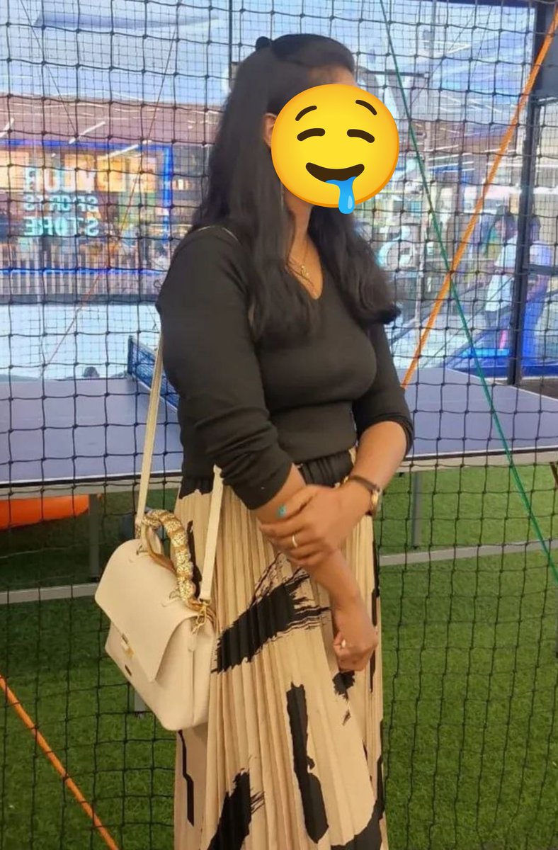 calminsaan23's tweet photo. Follower oda daily nalla scene pakalam 🥭🤤 sema udambu ivaluku 🤤🥵 
 pudichu kasaki sappanum 🫦👅 https://t.co/zTeoupMpWt