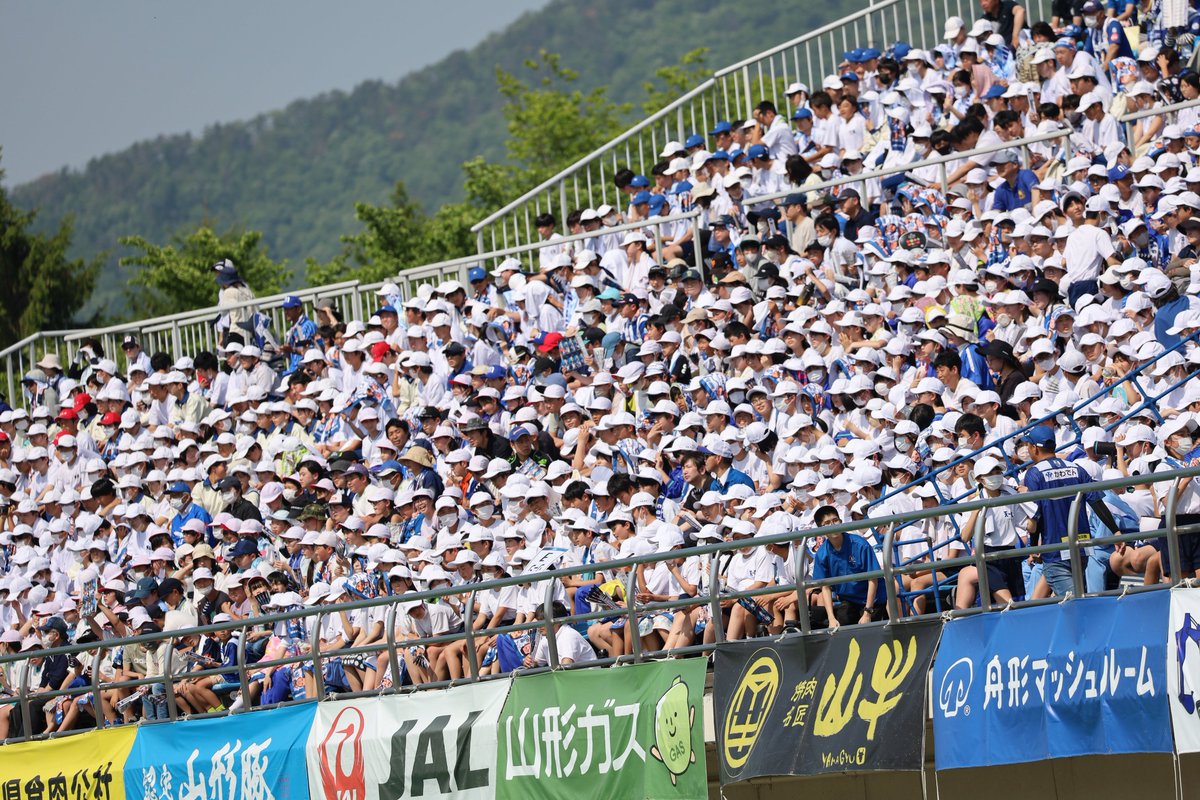 monte_prstaff's tweet photo. ⚠️ご確認ください⚠️

明日の #ホーム札幌戦 は「エデュケーショナルデー2026 supported by #ネオキャリア」開催に伴い、小中高生の団体観戦によるバックスタンド内の混雑が予想されます。

混雑を避けて観戦をご希望の方を対象に、メインスタンドへの無料アップグレードを実施いたします。

対象：バックスタンド指定席ゾーン1,2,34 シーズンシート保有者様

選択肢：メインスタンドS指定席 / メインスタンドSA指定席へ変更可能
手続き：事前にJリーグチケットにて席変更サービスをご利用ください
※任意の手続きです
※手数料はクラブで負担いたします

⚠️試合当日の窓口対応はできません。必ず事前お手続きをお願いいたします。

🔽詳細・お手続きはこちら🔽
https://t.co/VGANDNsp9v
#montedio
#yamagataichigan