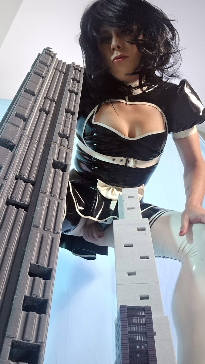 kat__nips's tweet photo. Everyone always asks me "Kat, how can you stand being so beautiful?" and I tell them it's easy!

Nobody ever says that XD https://t.co/c34U9NfcLp