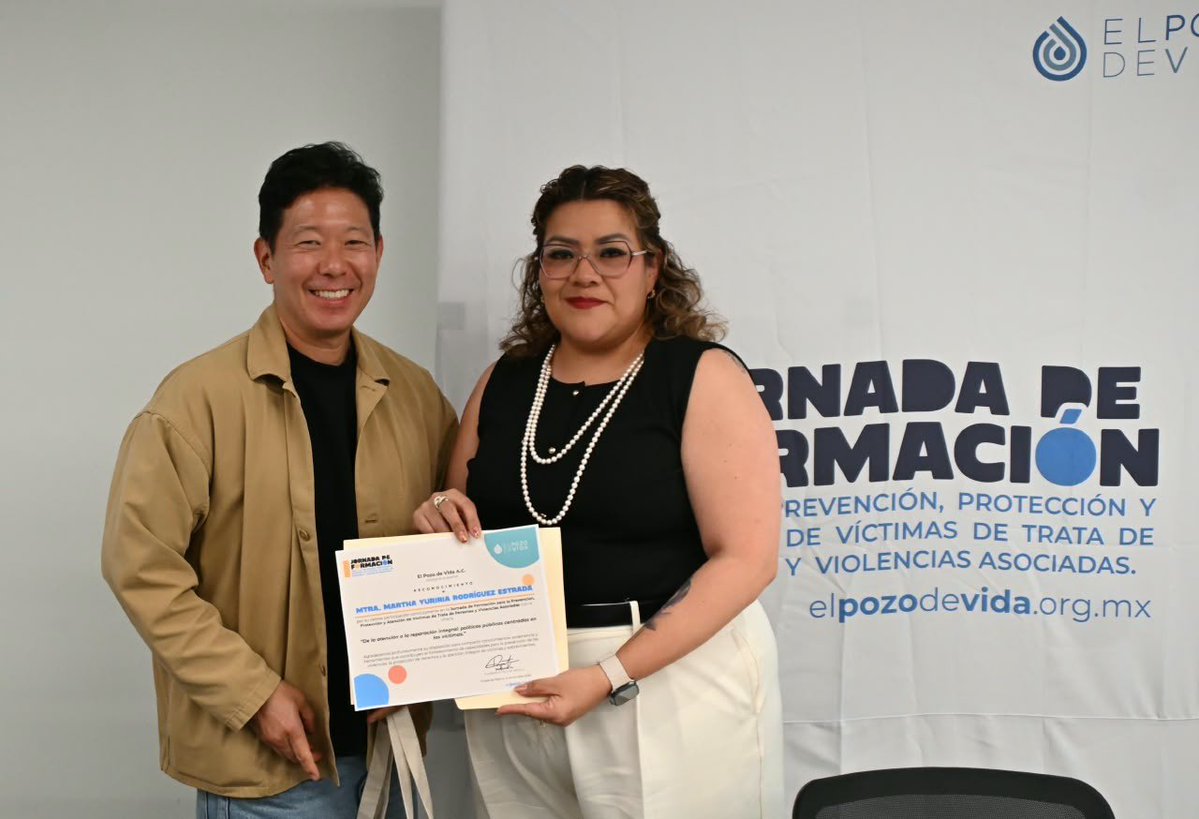 Yuriddhh's tweet photo. Agradezco la invitación de El Pozo de Vida como ponente en la Jornada de Formación para la atención de víctimas de trata y violencias asociadas. 

Compartí el compromiso de la @CEAVmex para consolidar mecanismos de respuesta eficaces. 💜✨

#CEAVCercaDeTi https://t.co/MHUozvipGr