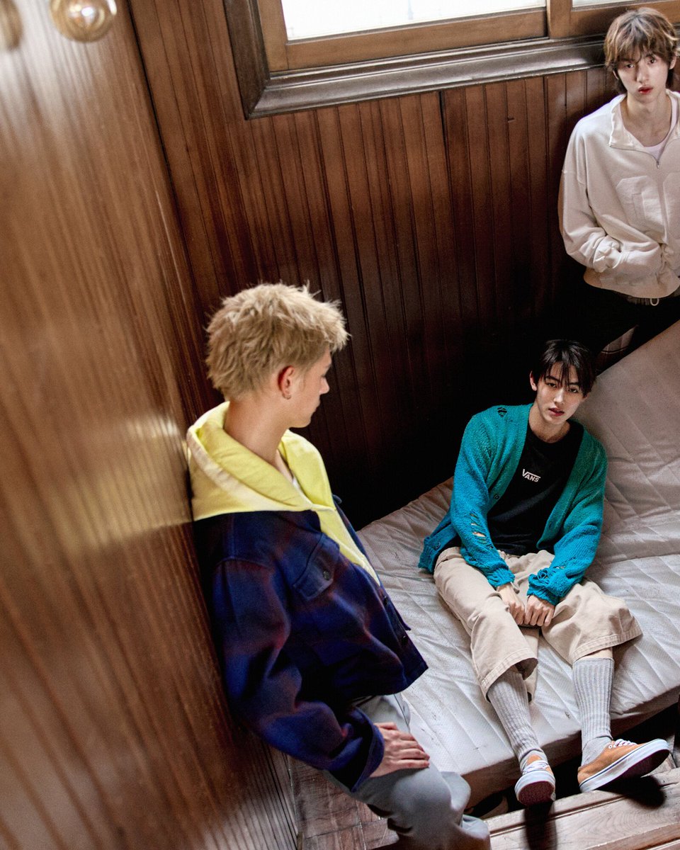 eomcoertis's tweet photo. CORTIS x VANS! 🏁

#CORTIS #코르티스 https://t.co/kpjK7NOPSw