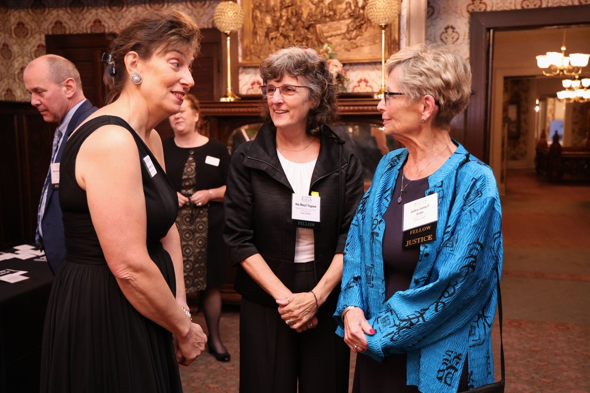 StateBarofWI's tweet photo. https://t.co/Z7YRaK80wS

#wisconsinlawyer #wisconsinlaw #wisbar https://t.co/YTlP8H0wFM