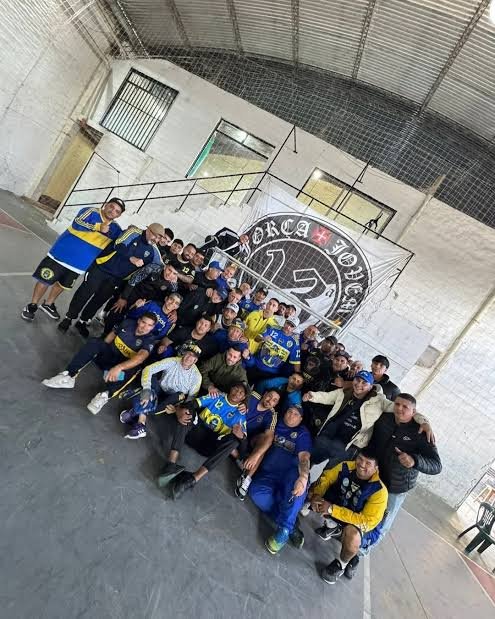 Anderson_CTFLU's tweet photo. @ONOSSOVASCO1 Boca x Fluminense na libertadores de 2023 e olha como vcs estavam. 
Toda torcida faz isso!! https://t.co/Hgz3itES8b