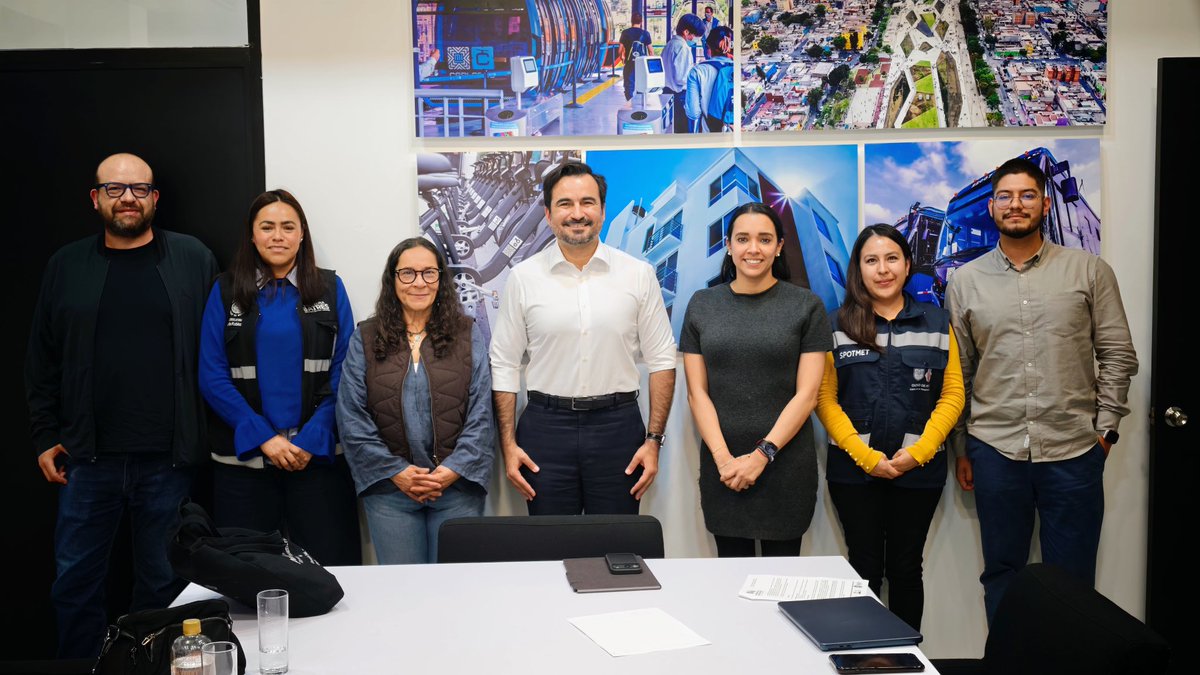 EipCDMX's tweet photo. 👏🏾 Sostuve una importante reunión de trabajo con la Diputada @valentinabtg con el firme objetivo de dar seguimiento puntual a las gestiones, necesidades y peticiones de las vecinas y vecinos de la alcaldía Álvaro Obregón.
#SeguimosTrabajando #MetrópolisCercaDeTi https://t.co/SbDfsEbFEo