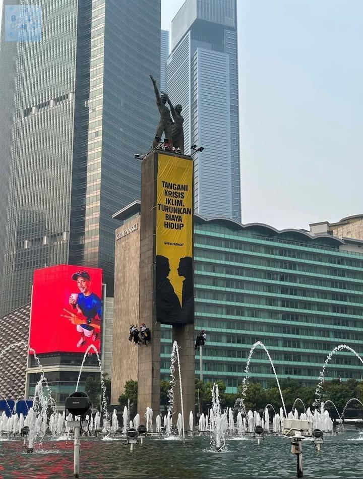 baseconvo's tweet photo. semangat untuk demö hari ini! demò hari ini di jakarta datang dari berbagai masyarakat sipil dan mahasiswa. BE SAFE GUYS 💙 https://t.co/ci8oZI3pCK