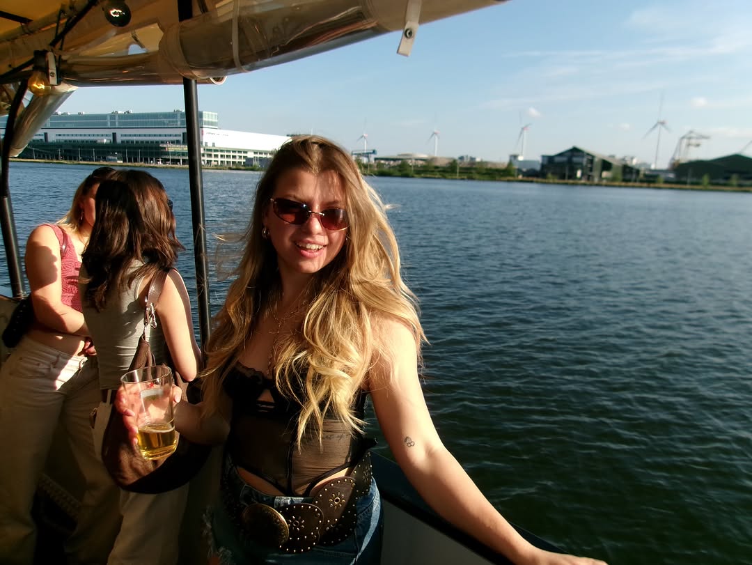 CletusClaftuep's tweet photo. i feel like
music sounds better on a boat https://t.co/Cqw54fmiQ1
