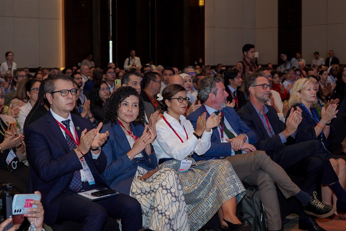 SaraFOlivella's tweet photo. Our #oceans know no borders, and neither should our solutions. At #IWC11 in Bali today, 400+ delegates are coming together to turn shared challenges into collective action. The goal: lasting solutions that protect #marine ecosystems and the communities that depend on them. https://t.co/vKUueLfNFV