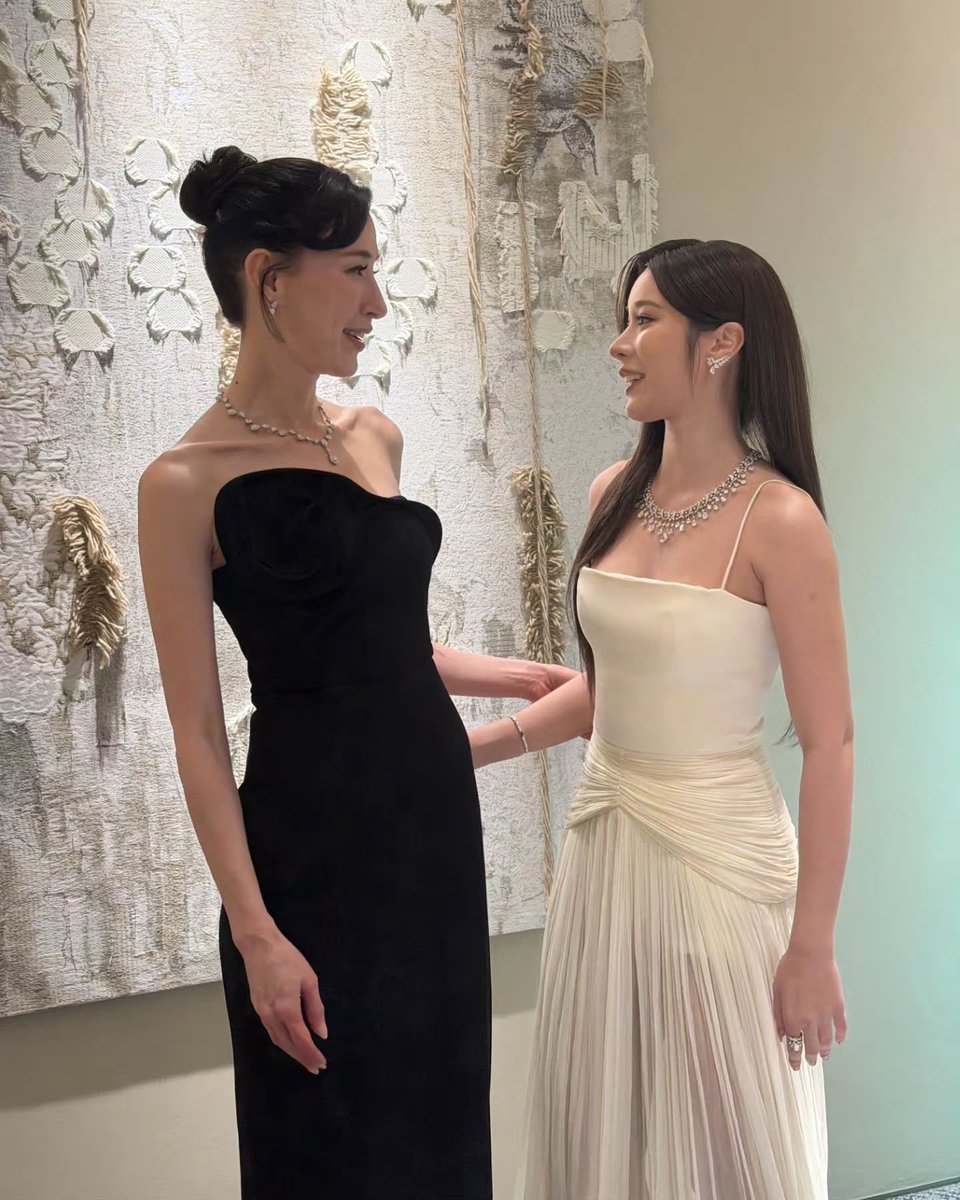 supassrathip_us's tweet photo. Another sweet moment with @Kaosupassara9 and actor Steph Carrington, who hosted Chaumet’s reopening event. 

“A little Parisian elegance, right here in Singapore ✨️
Such a pleasure hosting the official reopening of Chaumet's gorgeous boutique. An intimate evening with Maison Chaumet, surrounded by exquisite creations, beautiful stories and some truly breathtaking jewellery...And let's not forget those tiaras! 👑
Thank you to the wonderful @chaumetofficial team for having me! 💙”

#supassra_sp #เก้าสุภัสสรา 
[stephcarrington IG Kao selections, Oct 19, 2026]
