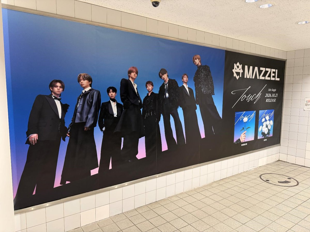 SHIBUYA_T_MUSIC's tweet photo. 【#MAZZEL】
5thシングル『Touch』がシブツタ地下2Fに本日入荷💿
ドラマ「再生のウズメ」主題歌の表題曲をはじめ、大反響を得た「So Strawberry」やSEITOくんとSKY-HIさんが歌詞を共作した「Round 12」を収録✨
駅連絡通路にてビジュアル展示も実施中ですので、ぜひお見逃しなく👀
展示期間：10/26まで https://t.co/T2xkNOx9Bo
