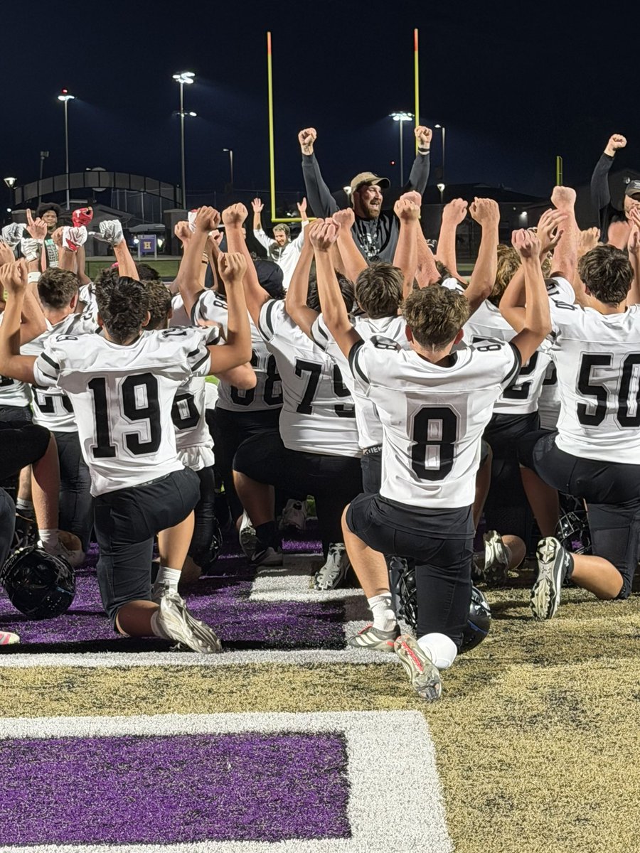SouthWarrenFB's tweet photo. South Warren JV - 28
Bowling Green JV - 21
FINAL

⛓️ ANCHOR THE CHAIN ⚓️ https://t.co/LXFm5GHDzH