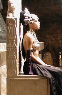 prettyconvo's tweet photo. Aaliyah truly lived up to her name, it being of arabic origin, she always made sure to implement arabic samples in her music and loved egypt https://t.co/prLSlZseP0