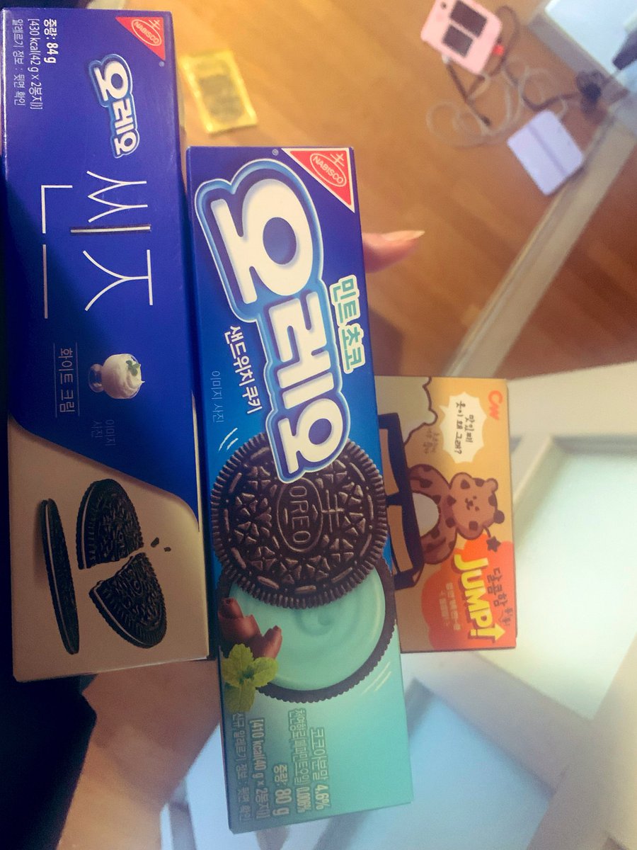 dna_n7's tweet photo. お菓子食べる

아~♡ https://t.co/WrQYqhyMae