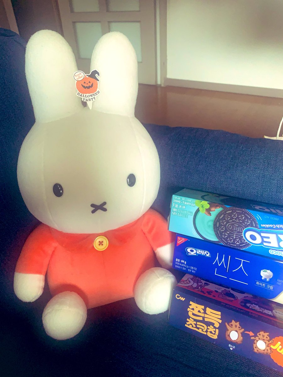 dna_n7's tweet photo. お菓子食べる

아~♡ https://t.co/WrQYqhyMae