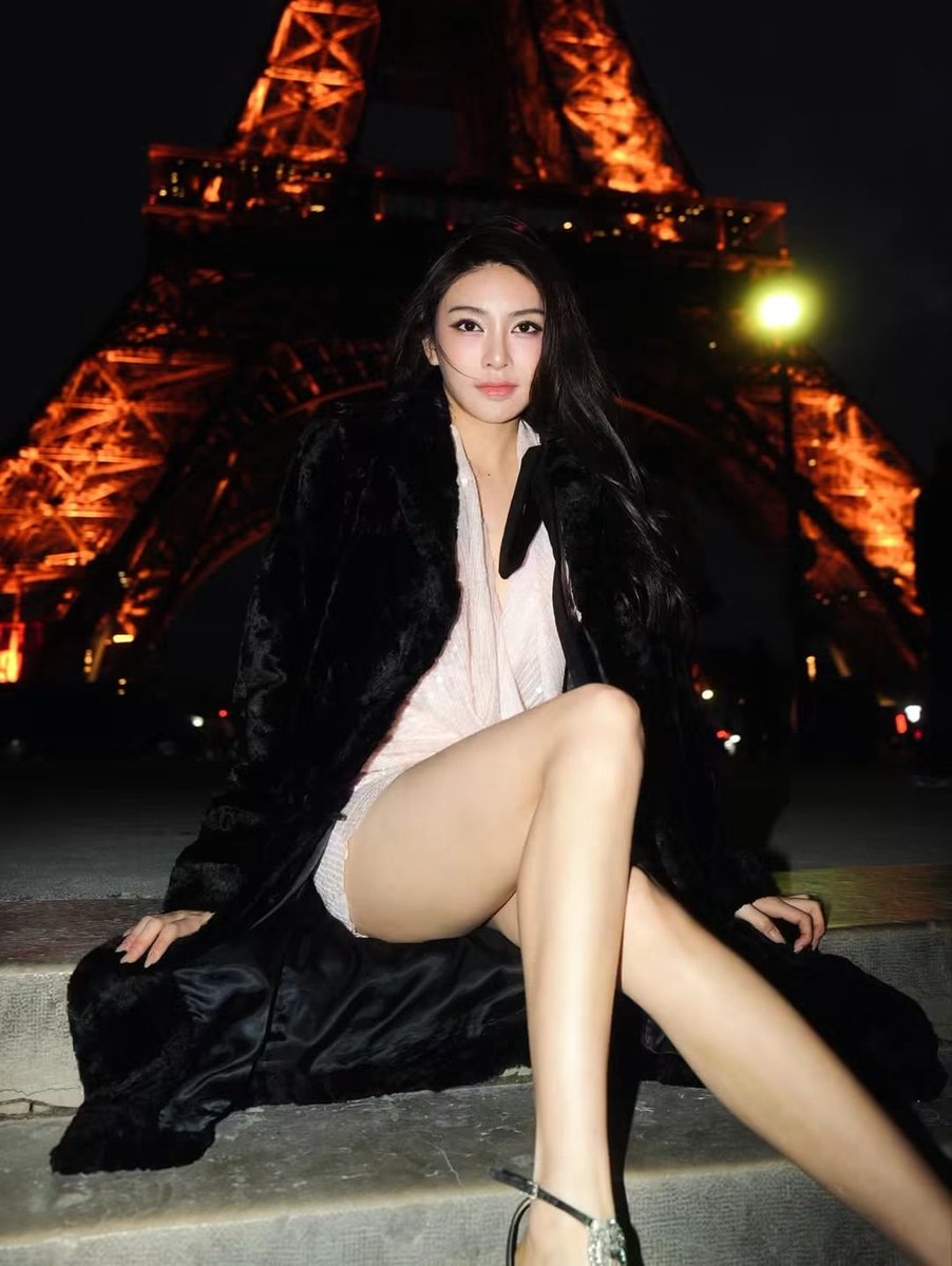 vietnambitches's tweet photo. Linh Trương 😈 https://t.co/Lltki48fij