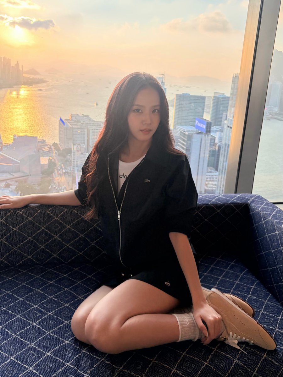 blckpinkpic's tweet photo. JISOO IG UPDATE https://t.co/7Akm6hOgwr