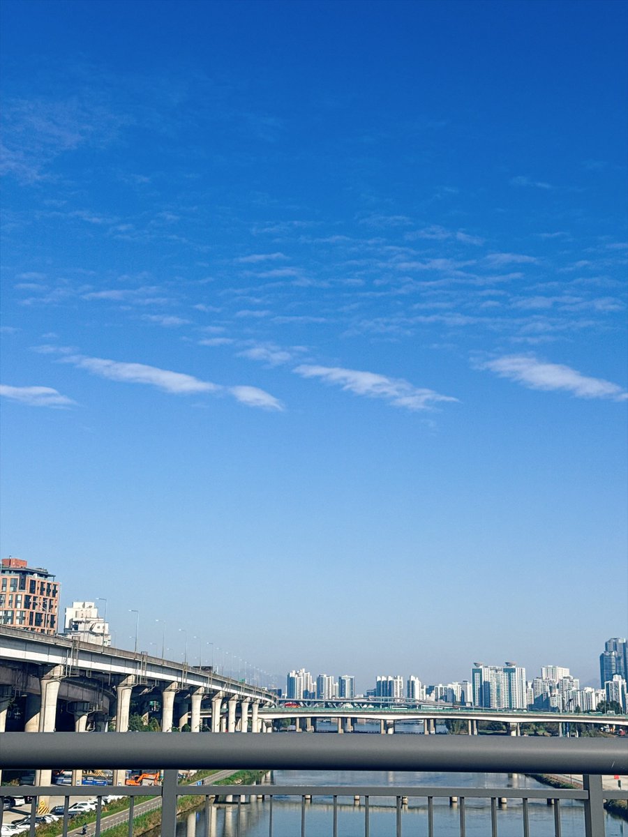 Kwangsoo_Bubble's tweet photo. 20.10.26
🦒💬

Good morning everyone 🌞
Look at the weather today https://t.co/79NPyyi8tW