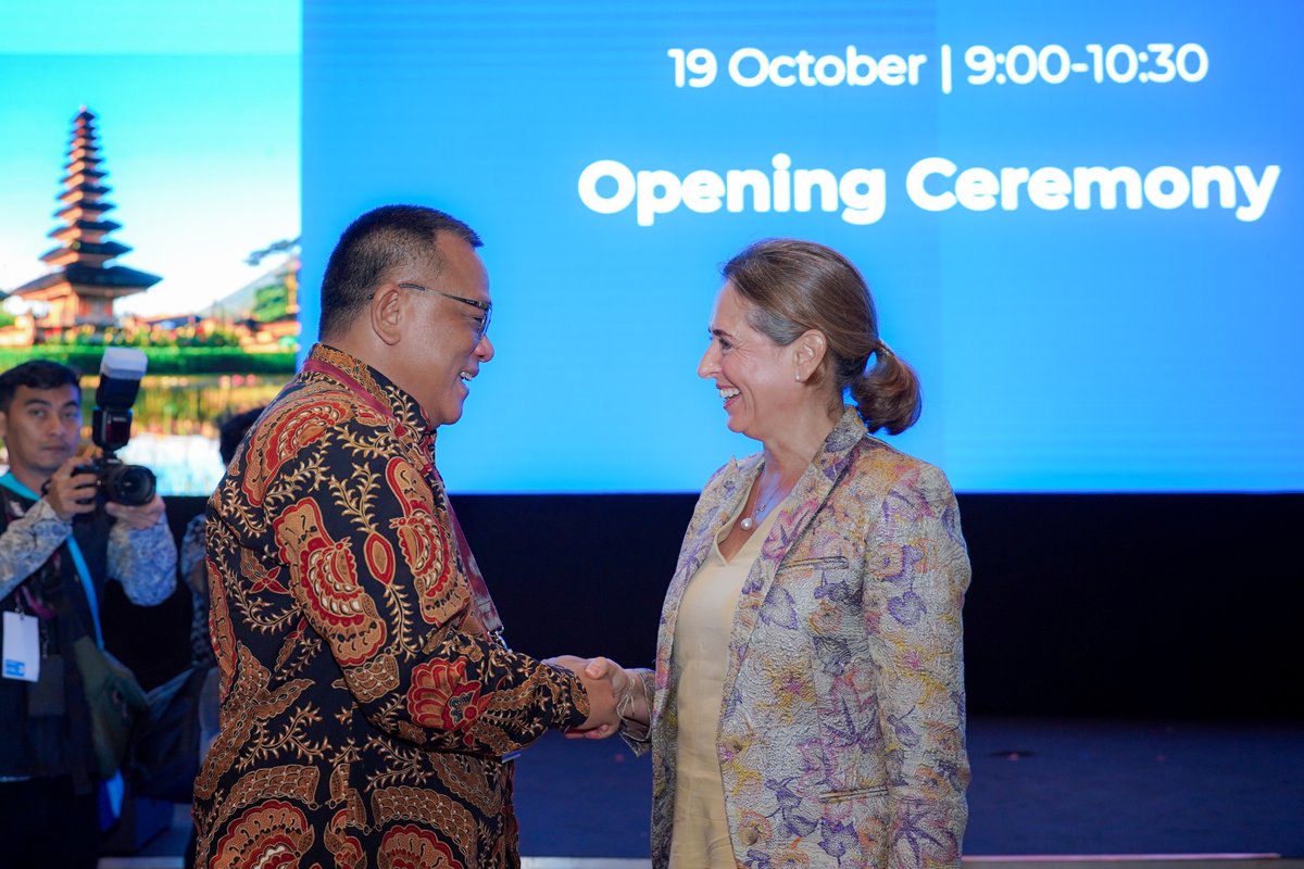 SaraFOlivella's tweet photo. Grateful to co-organize #IWC11 with @theGEF, @IocUnesco, @UNEP, @KLH_BPLH &amp; @kkpgoid. Now, we must build on what works—translating proven solutions into national policies, mobilizing #investment and strengthening country ownership to deliver lasting #impact for our shared waters. https://t.co/uEejxmeJzB
