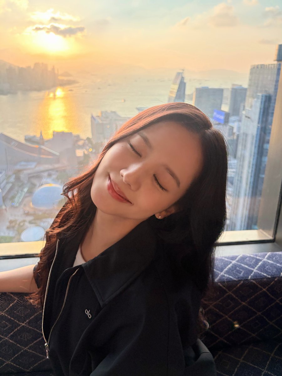 ForeverKimJisoo's tweet photo. 102026 JISOO Instagram update. 

"A little Alo moment in Hong Kong 🤎" https://t.co/uZbw2beEM2