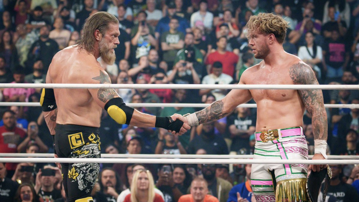 4LadosdoRingue's tweet photo. VAI TER REVIEW DO AEW WRESTLEDREAM NO MEIO DO #WWERAW  SIM SENHOR!

Os craques @arishenrique11, @FelipeOfTheYear e @Thiago6lack se reuniram pra um bate-papo que deu o que falar.

Mercedes, Thekla (BRIGARAM?), Bucks, Dragunov, Moxley (REI), Ospreay, Cope e MUITO MAIS! Confiram: https://t.co/KTfqlDr6Ao