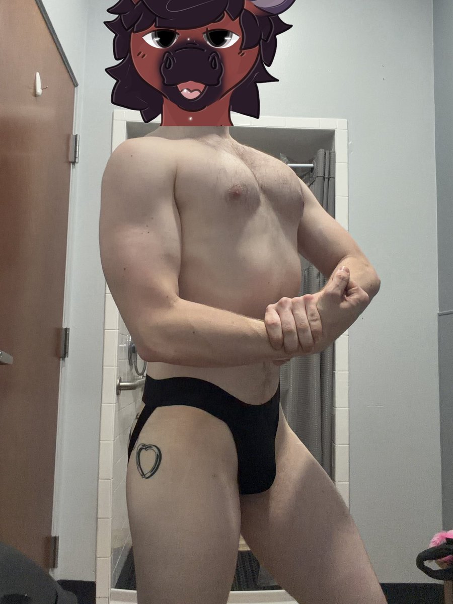 NaughtyPoniAD's tweet photo. This pony had a good chest day 
Who wanna cob my chest? 

#gay #furrynsfw https://t.co/Zgt5pnm4pZ