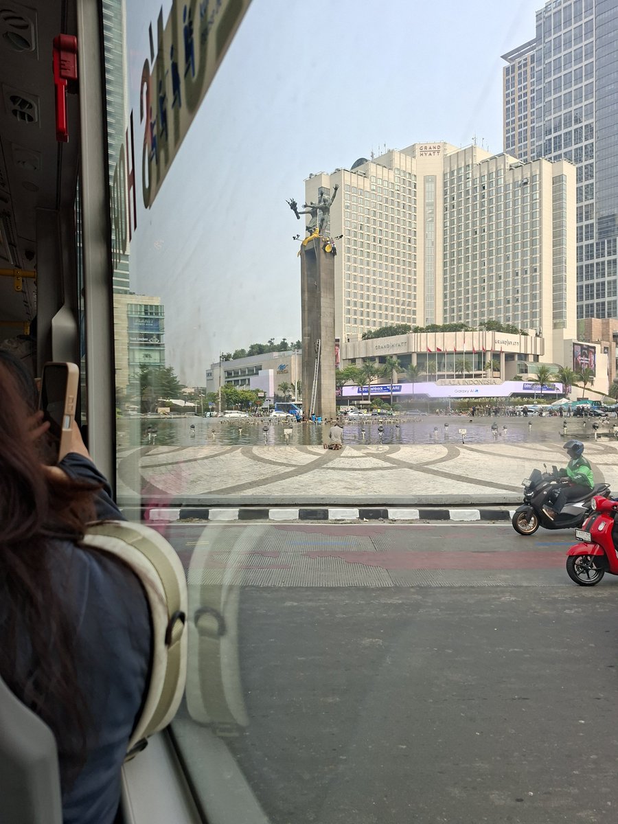 meowngry's tweet photo. DICOPOT ANJRITTTTT KNPSIH SEANTI KRITIK ITU????? @prabowo https://t.co/LkAdSswp0i