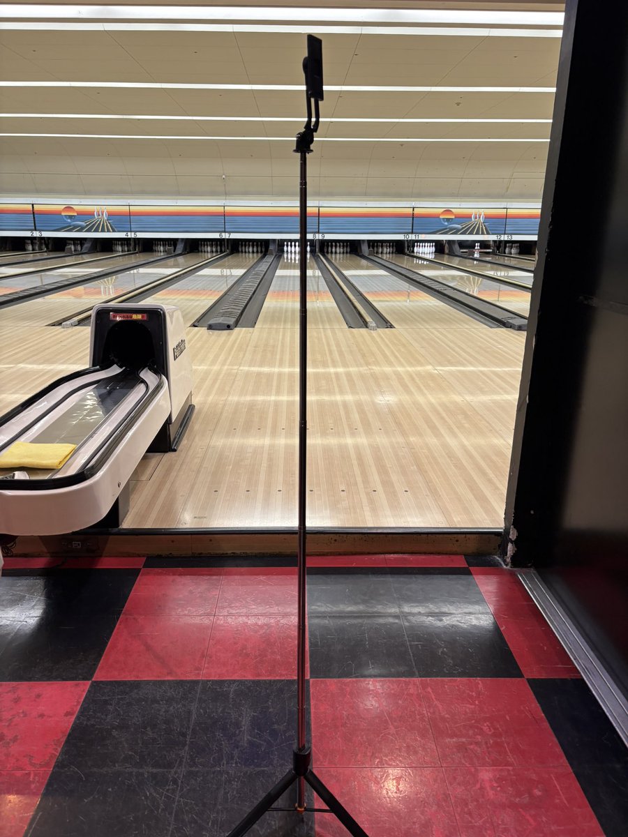 curebowling_120's tweet photo. ボウリング用三脚買ったけどむっちゃでかい笑笑 https://t.co/J2FjxQb5ez