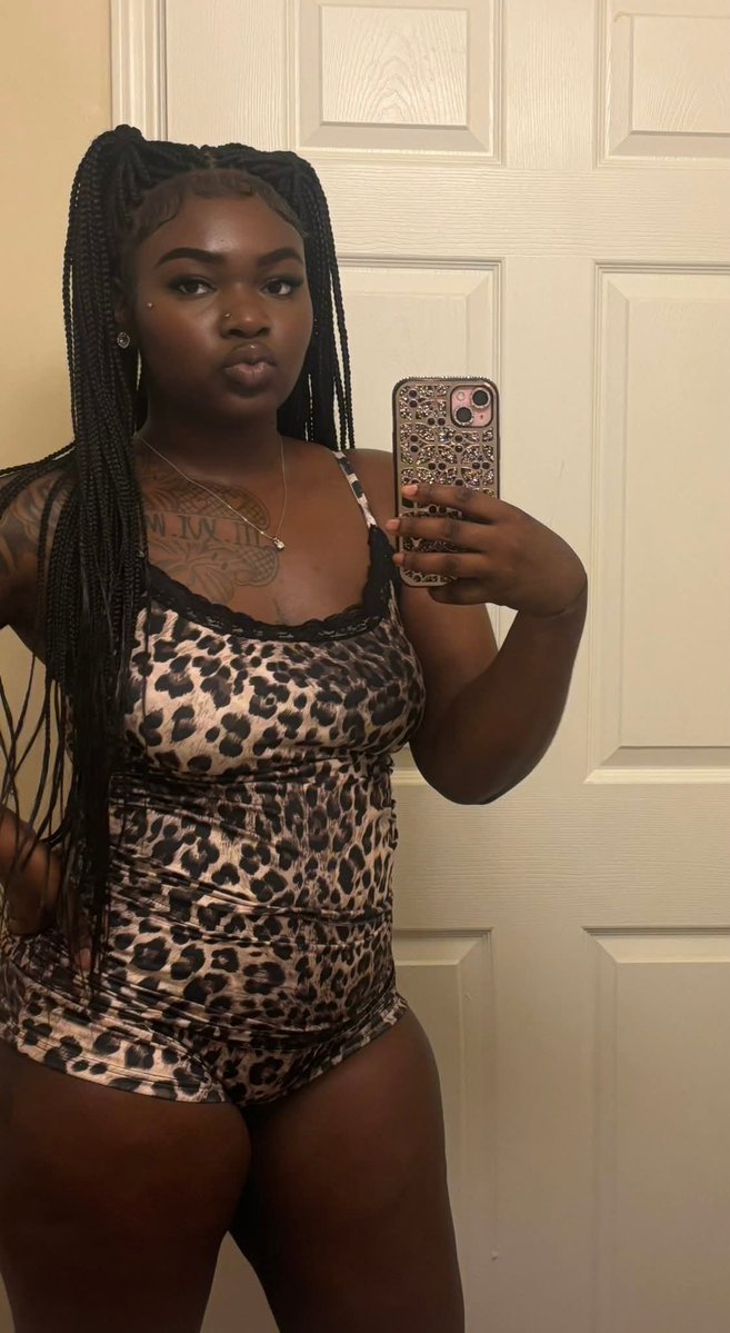 melaninvyx's tweet photo. y'all better act like you've seen a pretty girl before 🖤. https://t.co/mV2SckYRxm